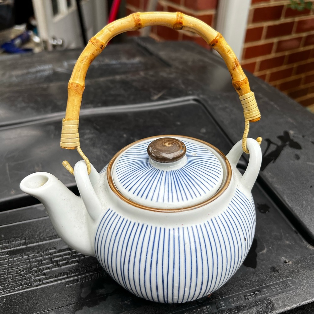 Tea pot
